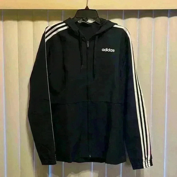 ADIDAS Men's blue Essentials 3-Stripes
Windbreaker. Perfect condition size SMALL - Picture 2 of 13